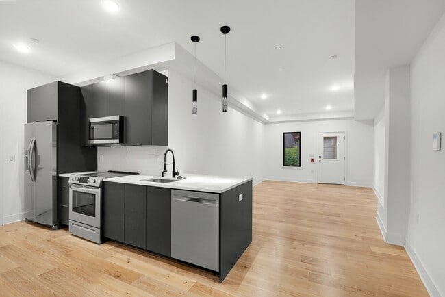 Building Photo - 1328 S 9th St