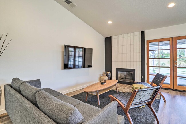 Building Photo - 44065 Dalea Ct
