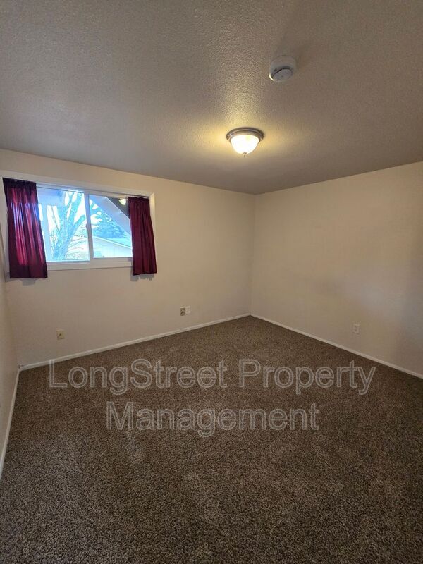 Building Photo - 2911 NW Ashwood Dr
