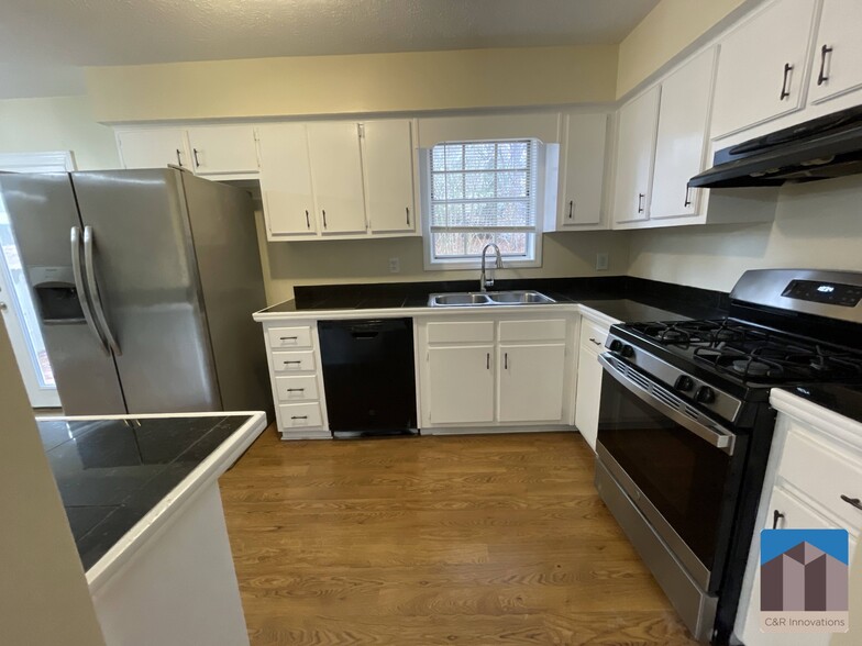 Building Photo - 2595 Woodland Dr NW
