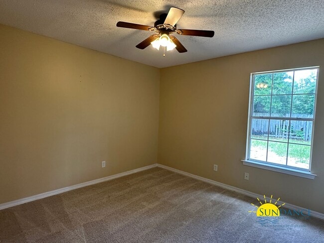 Building Photo - Charming 3-Bedroom Home in Hidden Estates Minutes from Navarre Beach!