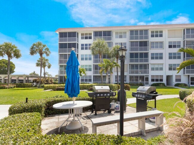 Building Photo - 2649 Florida Blvd