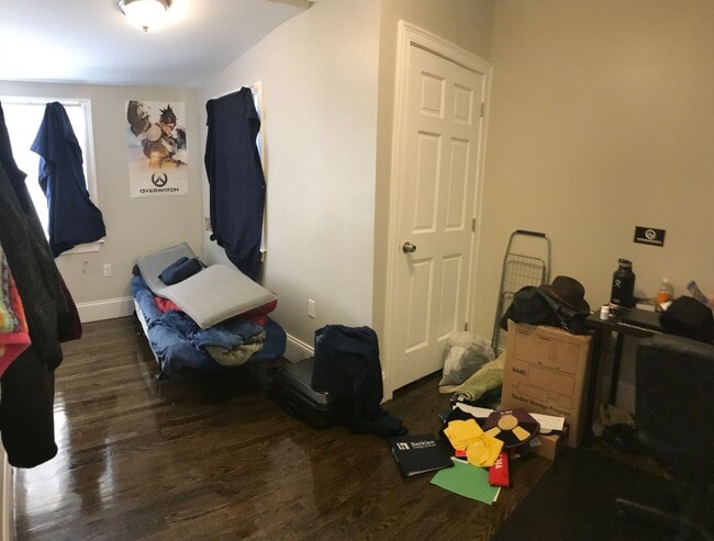 Building Photo - Spacious 4-Bed, 2-Bath Apartment Near Longwood & Northeastern — Ideal for Students!