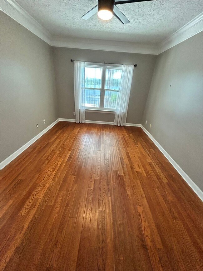 Building Photo - 2908 Country Club Dr