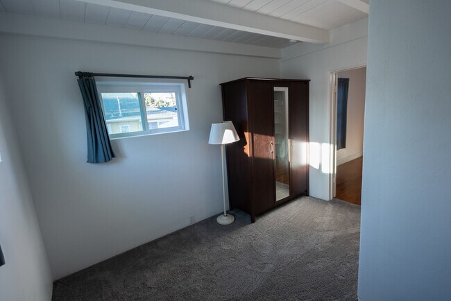 Building Photo - Newly remodeled 3 bedroom 1.5 Bath