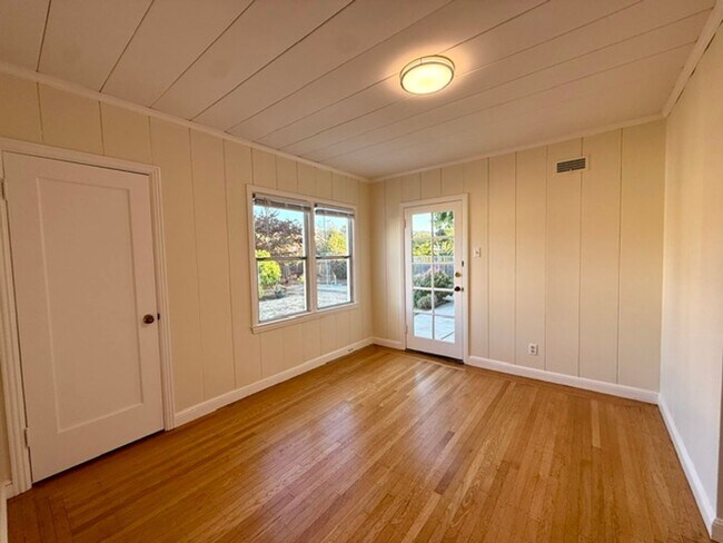 Building Photo - 145 Sylvan Ave
