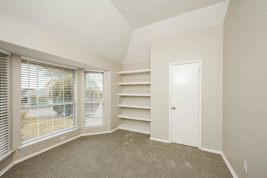 Building Photo - 416 Deauville Dr