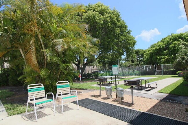 Building Photo - 470 Executive Center Dr