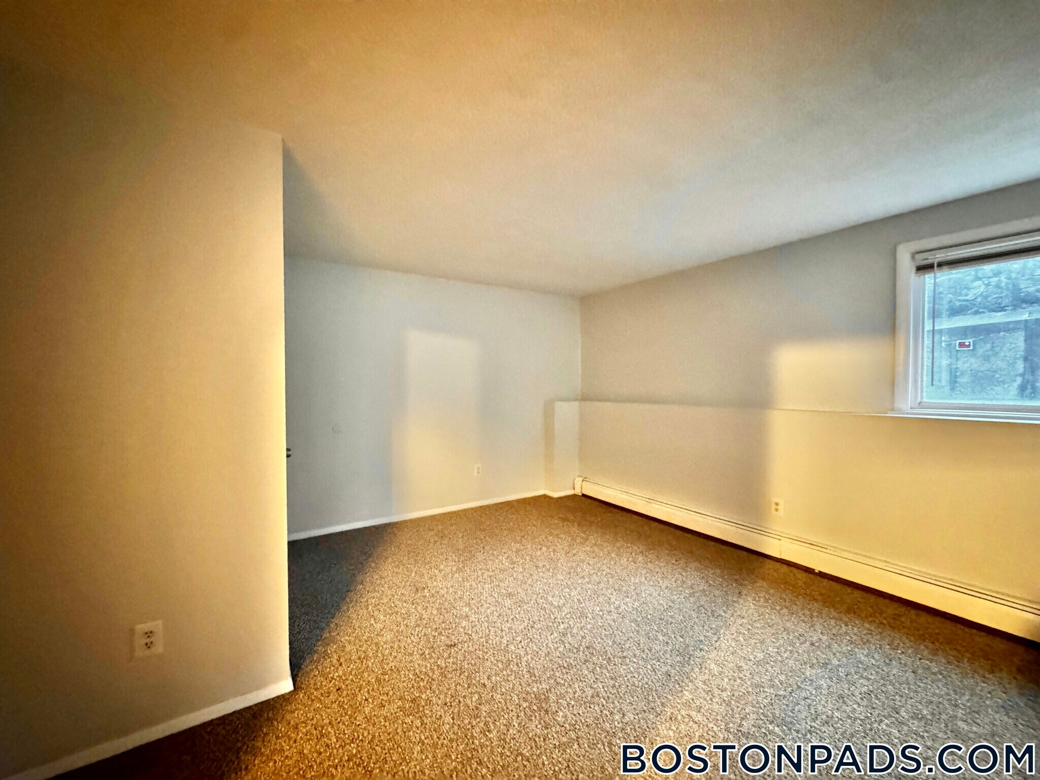 Building Photo - 715 N Main St