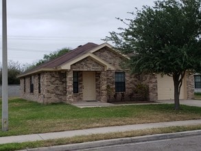 Building Photo - 1306 Adela Dr