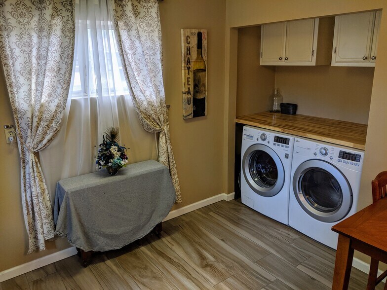 laundry - 2800 E Burkhart Dr