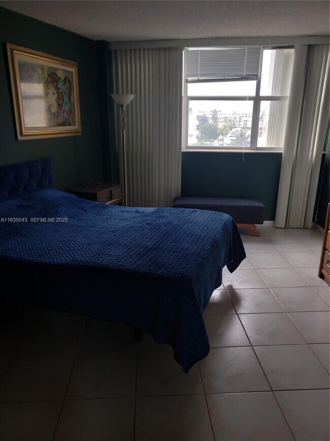 Building Photo - 100 Golden Isles Dr