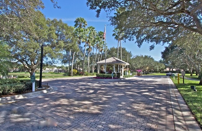 Building Photo - 160 Lost Bridge Dr