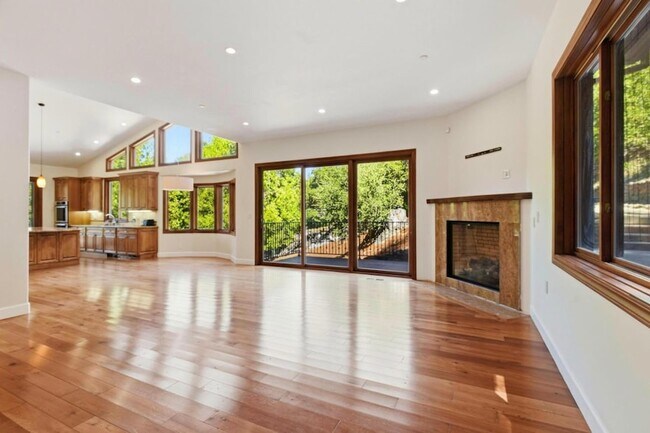 Building Photo - 3911 Pepper Tree Ct