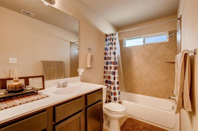 Building Photo - 2940 Mistywood Ln