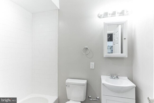 Building Photo - 667 N 39th St