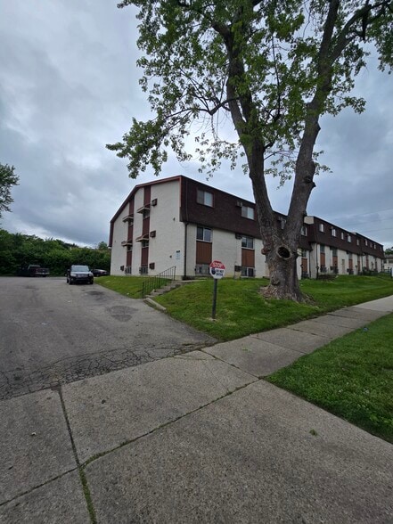 Building Photo - 4644 Burkhardt Ave