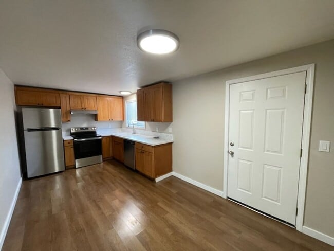 Building Photo - **APRIL MOVE-IN SPECIAL** Newly Remodeled 3 Bedroom Ranch Style Home