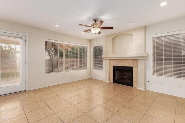 Building Photo - COMING SOON!! Lovely 3 Bedroom / 3 Bath  South Chandler Area Home!