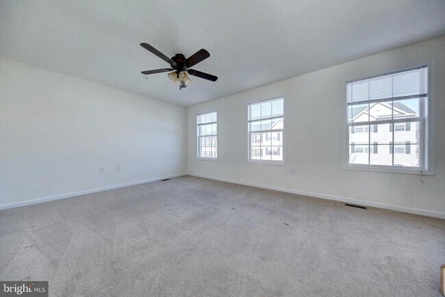 Building Photo - 22 Mustang Dr