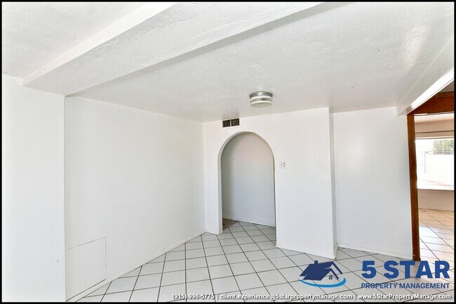 Building Photo - 7817 Caliche Dr