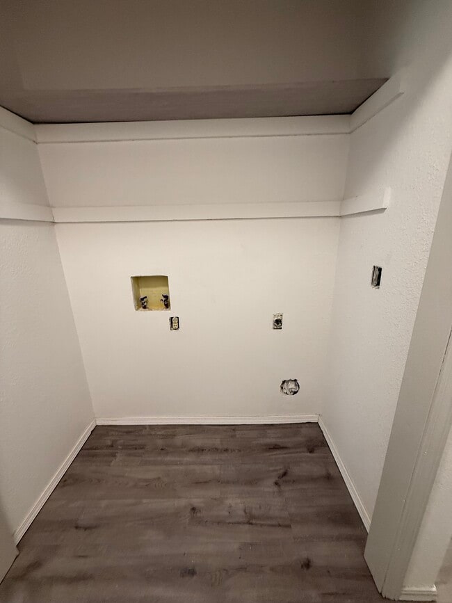 Building Photo - 309 W Maple Branch Way