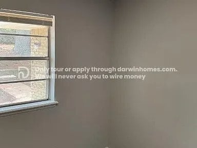 Building Photo - 920 W Idylwild Dr