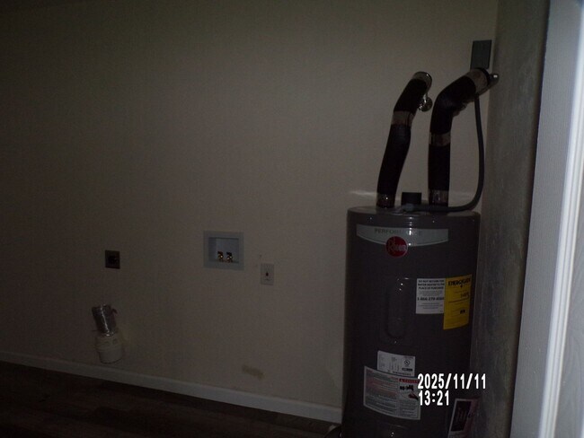 Building Photo - 1607 NW Lincoln Ave