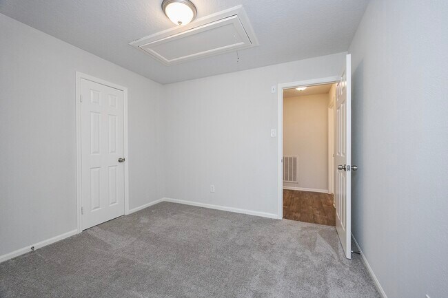 Building Photo - 86 W Stony Bridge Cir