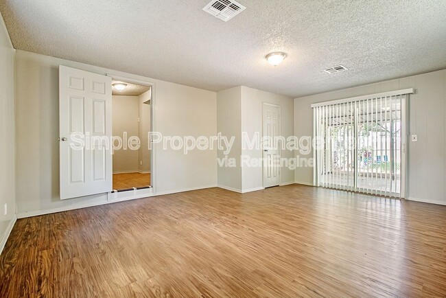 Building Photo - 4712 SE 23rd St