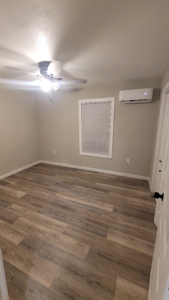 Building Photo - 206 W Chester St