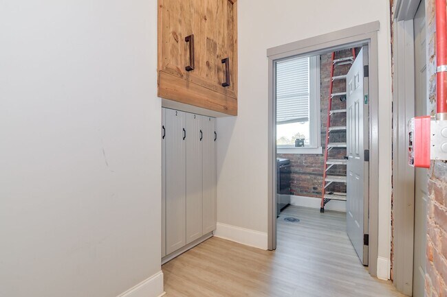 Building Photo - 2 Bed 2 Bath Apartment In Middle of Harlem!