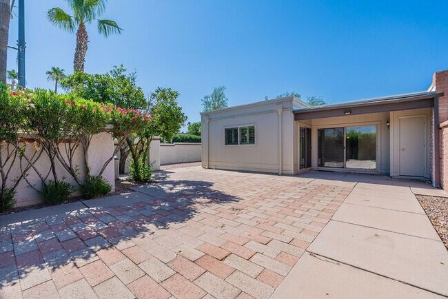 Building Photo - Move-In Ready 2-Bed Tucson Home with Natur...