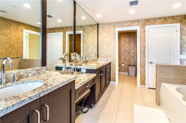 Building Photo - 340 Elm St