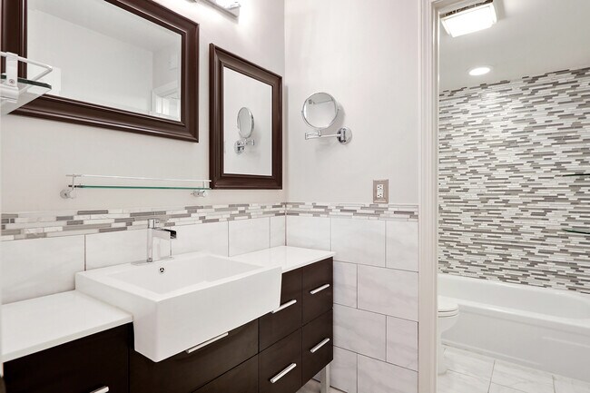 Building Photo - 60 Chaumont Square NW