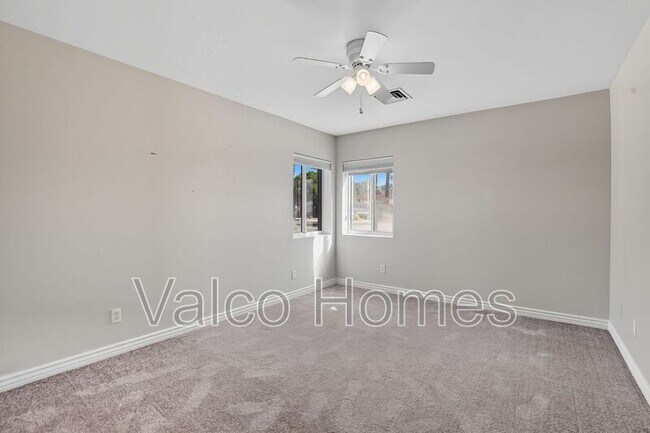 Building Photo - 6326 N 14th Pl