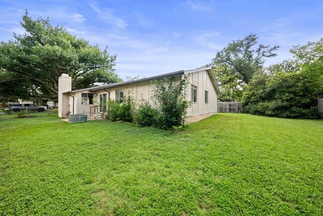 Building Photo - 2404 Broken Oak Dr