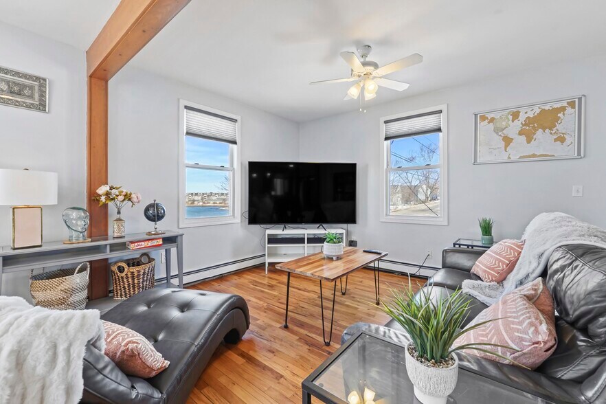 Building Photo - 372 Broadway