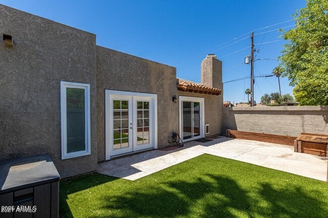 Building Photo - 5114 E Edgemont Ave