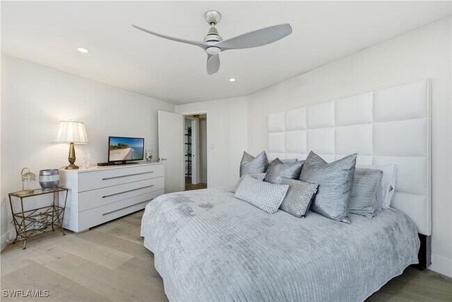 Building Photo - 4651 Gulf Shore Blvd N