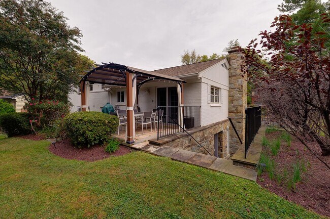 Building Photo - Furnished, Detached Home in Bethesda Alta ...
