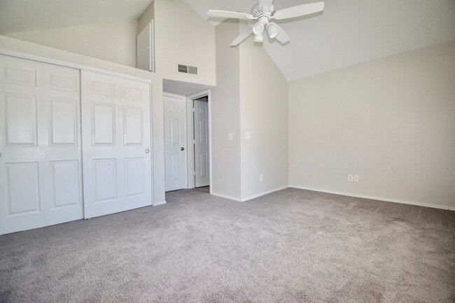 Building Photo - Beautiful 2 bed 2.5 bath Townhouse in Mesa!