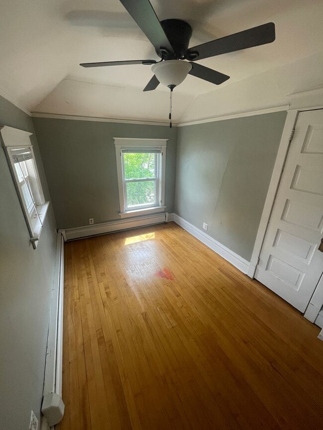 Building Photo - AVAILABLE NOW! - Gorgeous 3 Bedroom 1 Bath...