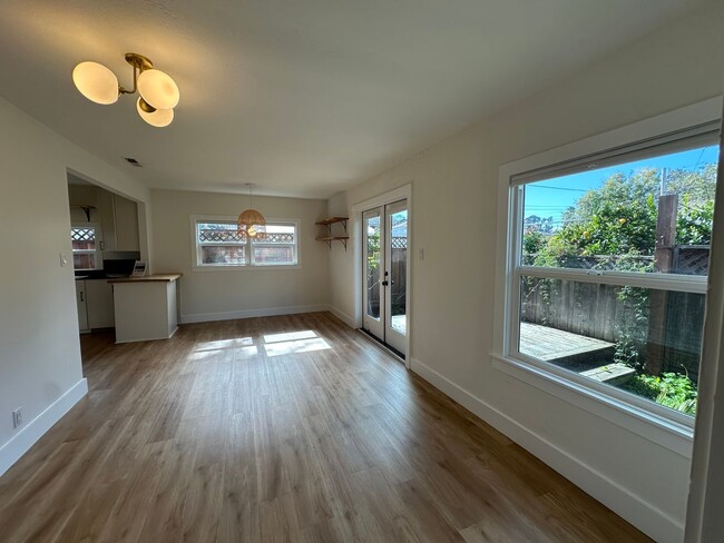 Building Photo - Charming fully remodeled classic bungalow ...