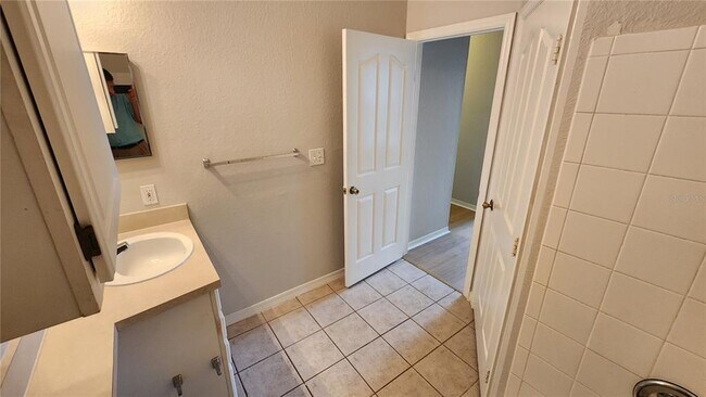 Building Photo - 5713 Legacy Crescent Pl