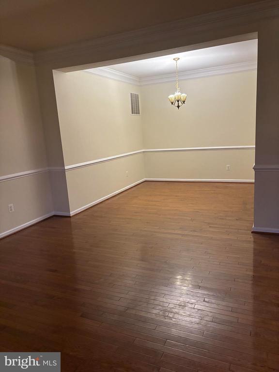 Building Photo - 43725 Banshee Heights Terrace