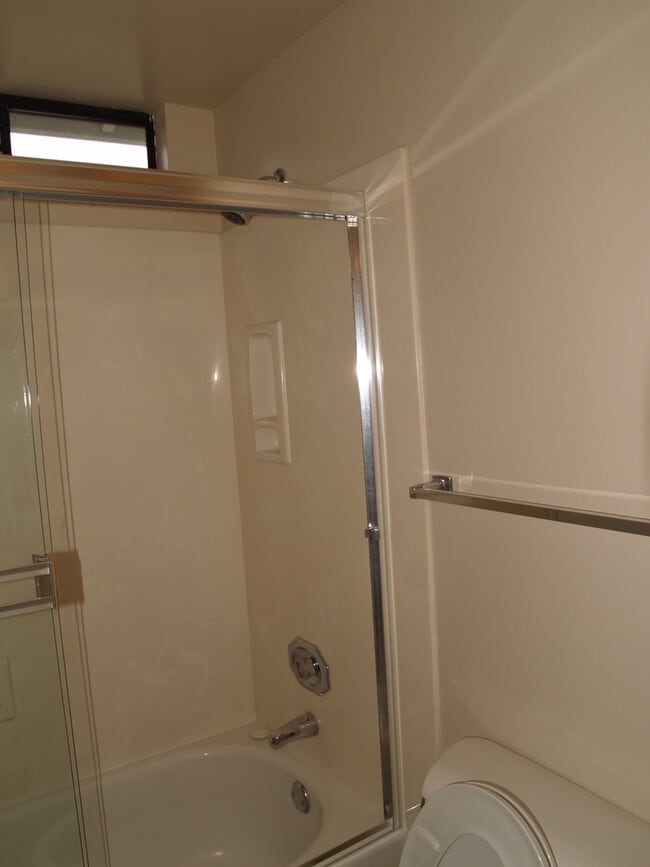 Building Photo - DANVILLE, 3BD/2BA Single Story Family Home...