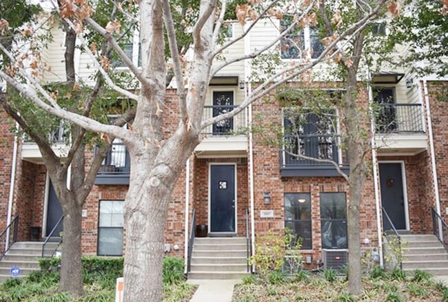 Primary Photo - Camp Bowie Cutie - Tri-Level Condo
