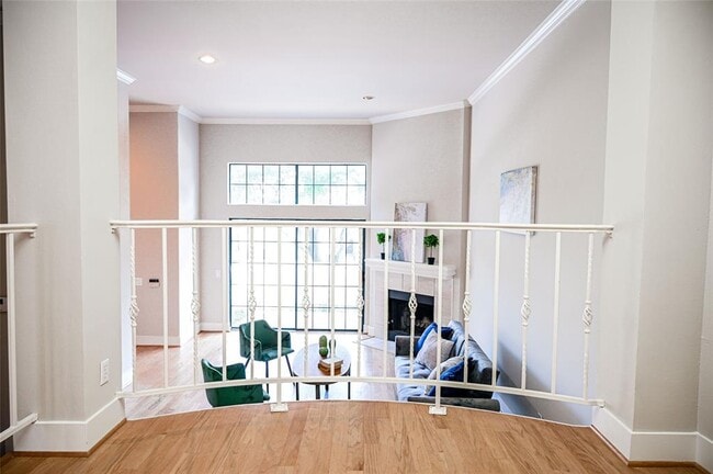 Building Photo - 5950 Lindenshire Ln