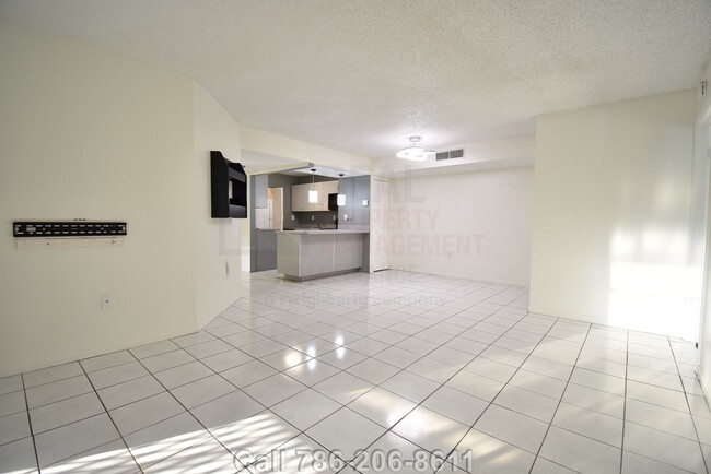 Building Photo - Prime Rental: Spacious 2-Bed, 2-Bath In Carmel Lakes Gated Community